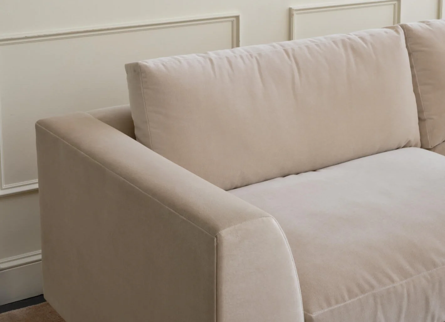 Dekayess Bumper Sectional in Natural Latex - Image 3